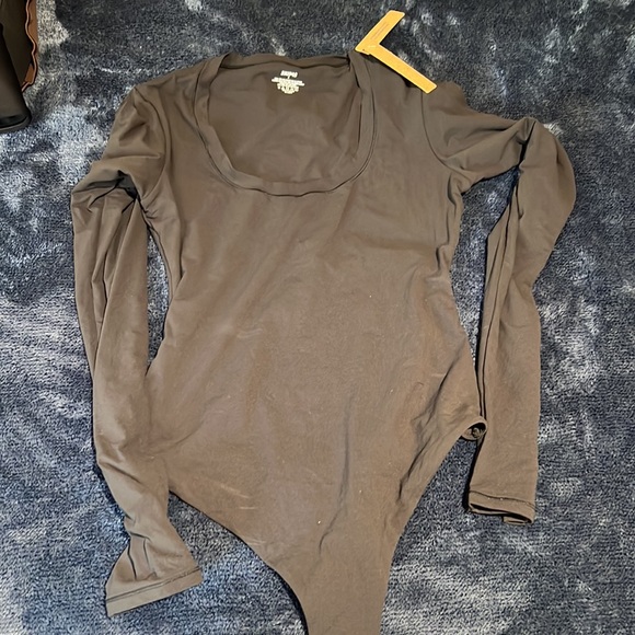 Skim long sleeve scoop neck bodysuit - Picture 2 of 3